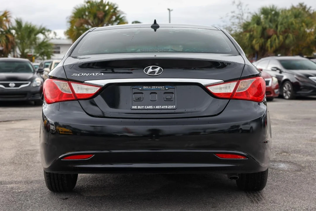 2013 Hyundai Sonata - Image 8 of 12