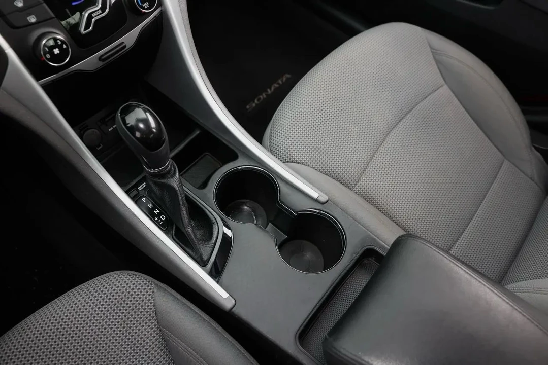 2013 Hyundai Sonata - Image 11 of 12