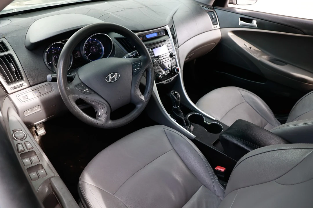 2013 Hyundai Sonata - Image 4 of 21