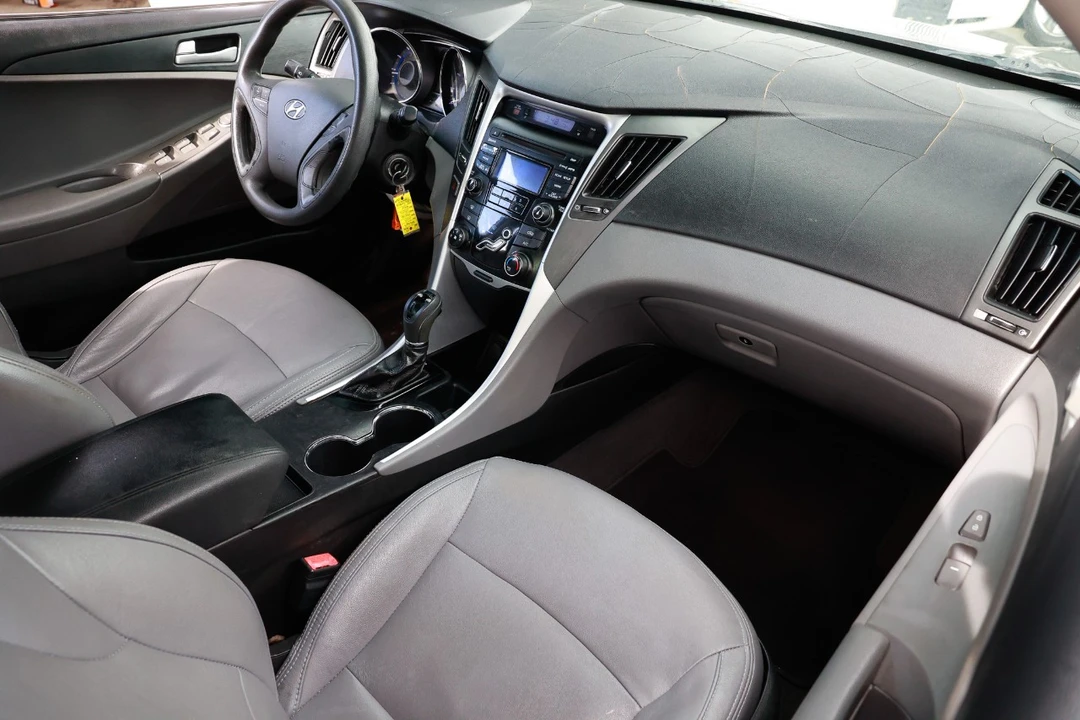 2013 Hyundai Sonata - Image 16 of 21