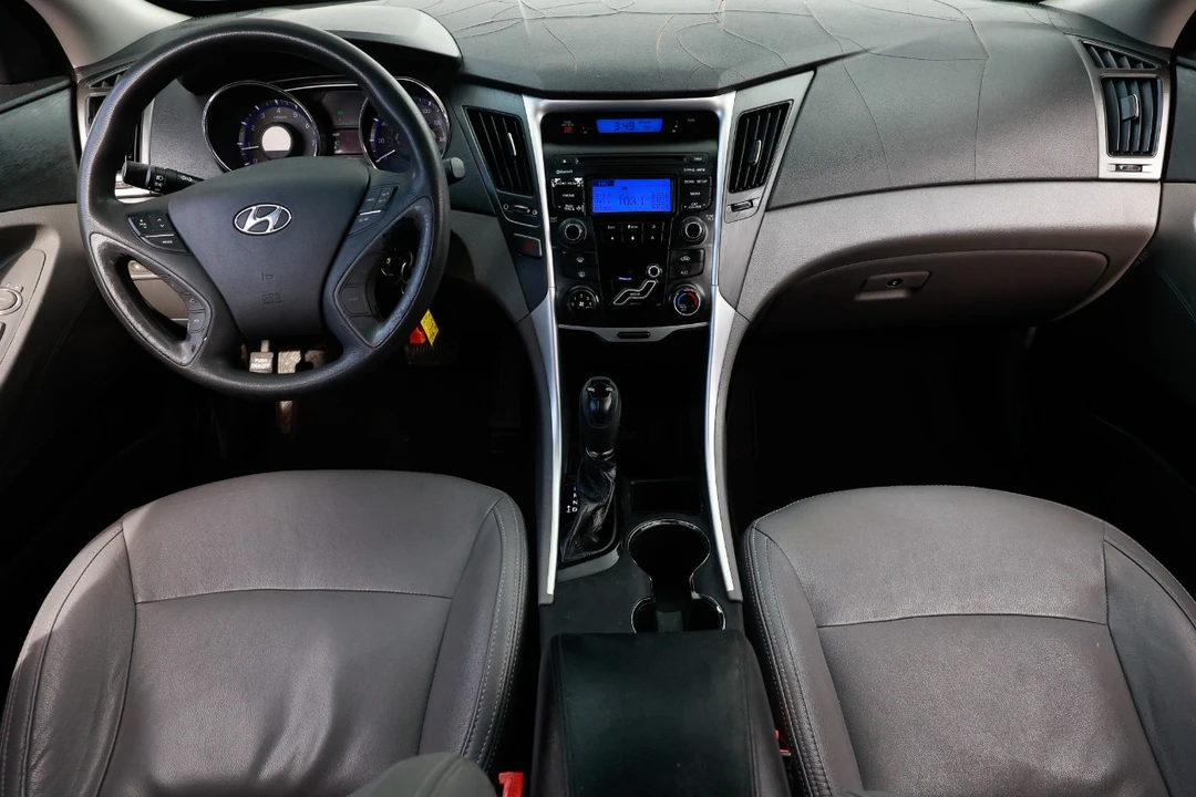 2013 Hyundai Sonata - Image 2 of 12