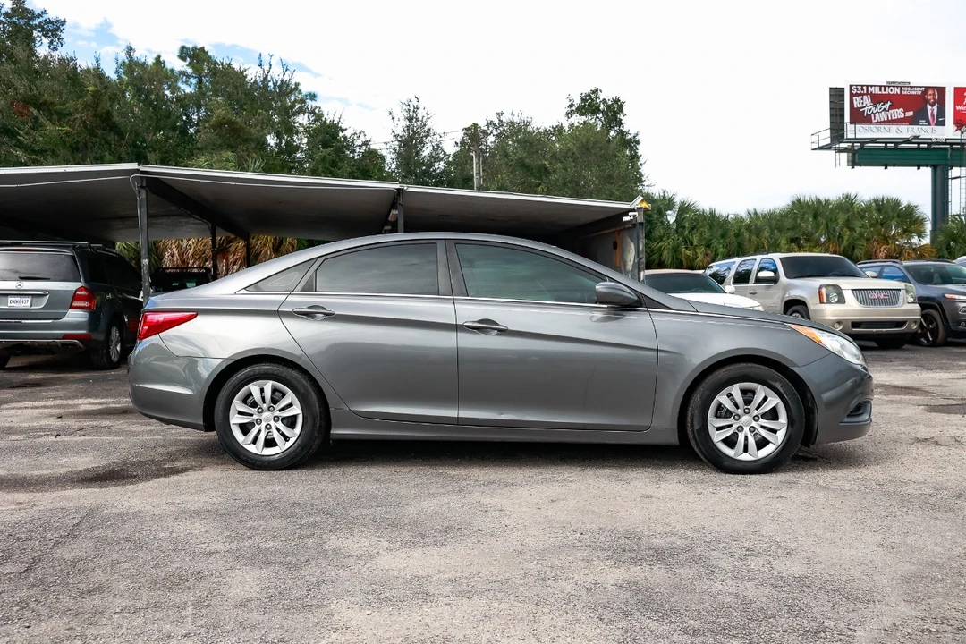 2013 Hyundai Sonata - Image 13 of 21