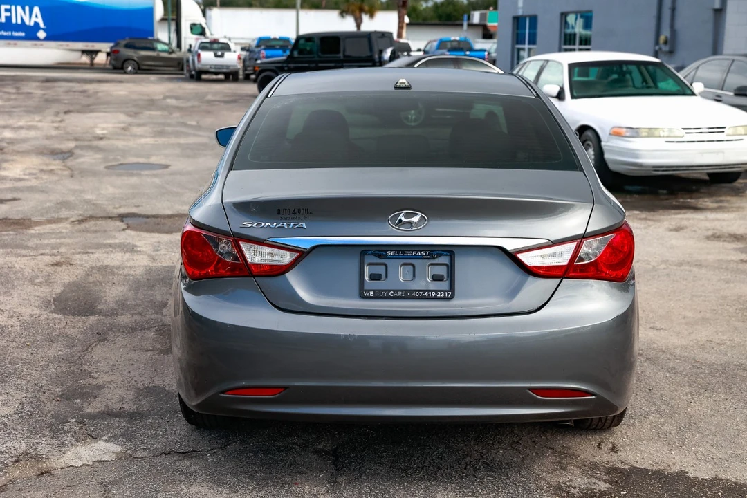 2013 Hyundai Sonata - Image 9 of 21