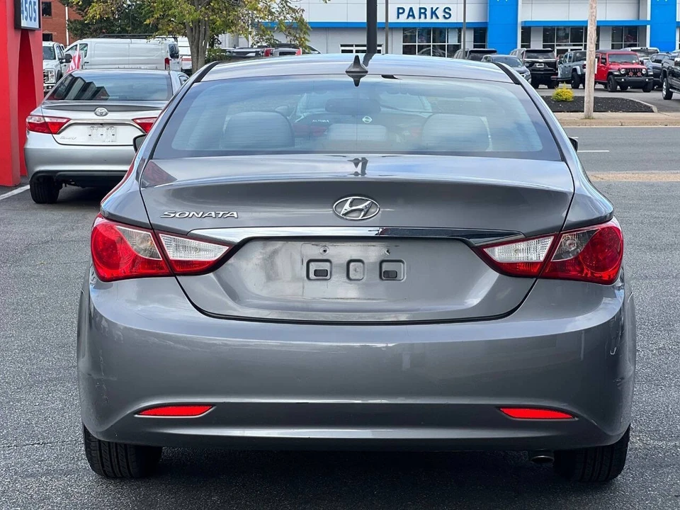 2013 Hyundai Sonata - Image 11 of 21