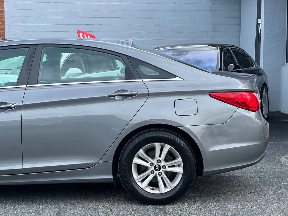 2013 Hyundai Sonata - Image 9 of 21