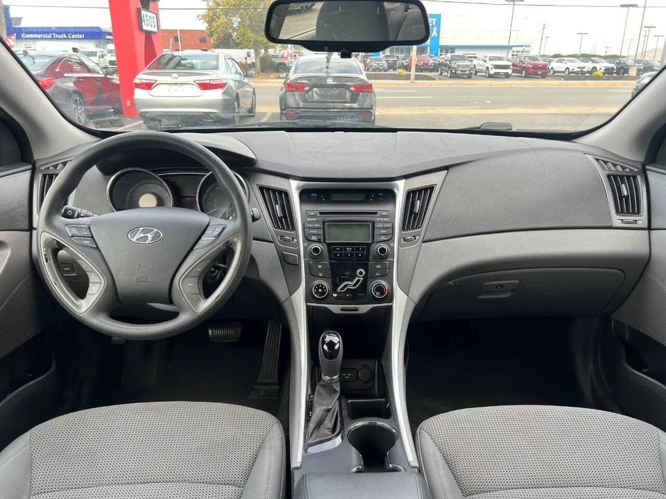 2013 Hyundai Sonata - Image 17 of 21