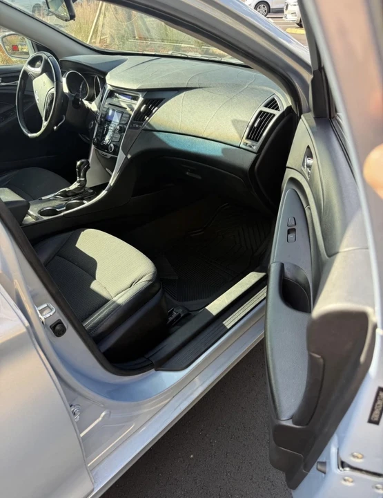 2013 Hyundai Sonata - Image 11 of 16