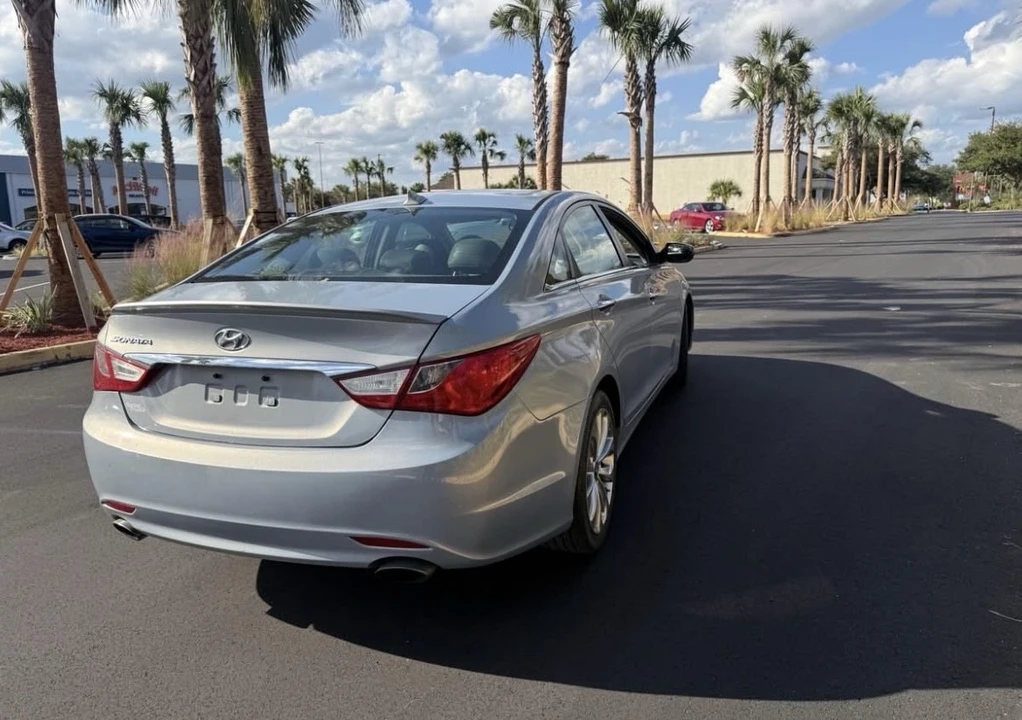 2013 Hyundai Sonata - Image 7 of 16