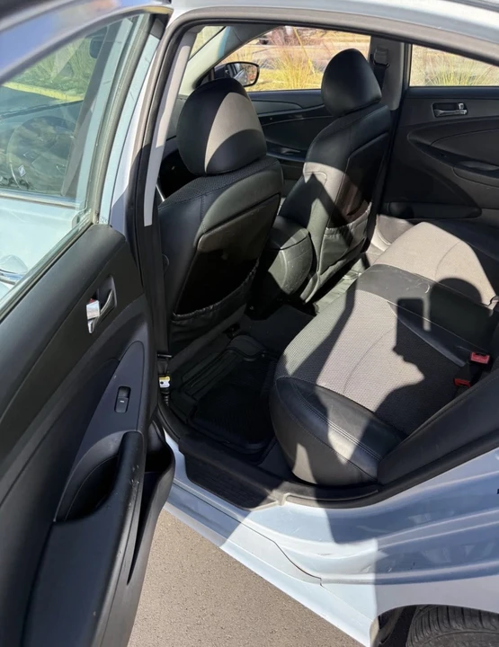 2013 Hyundai Sonata - Image 10 of 16