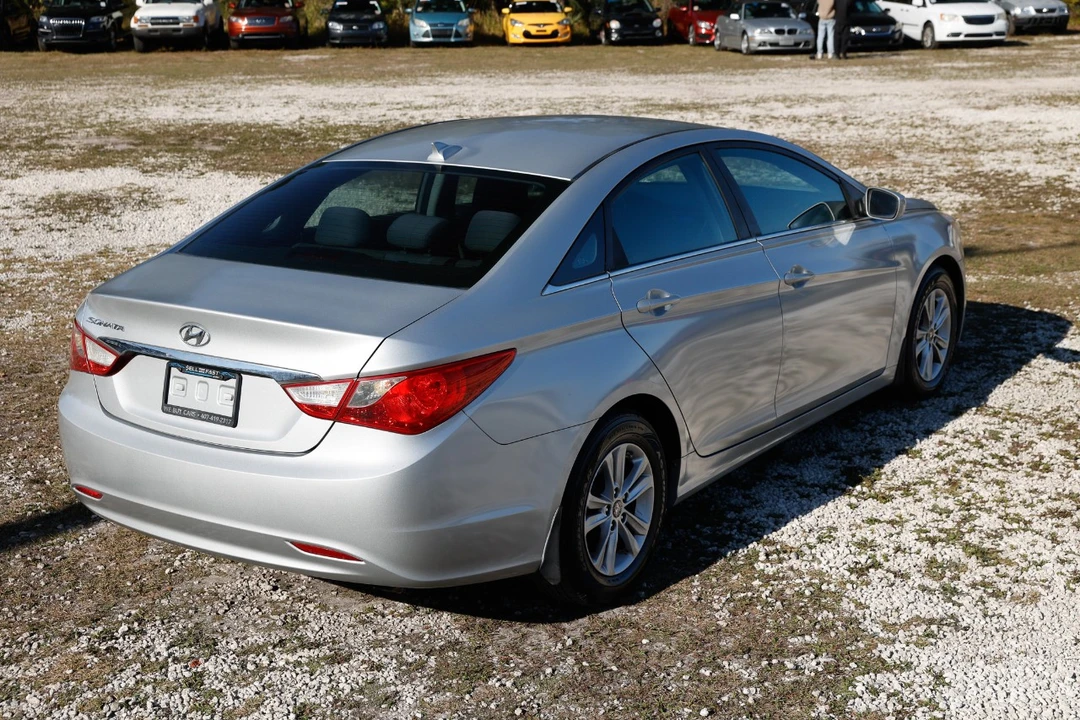 2013 Hyundai Sonata - Image 11 of 12