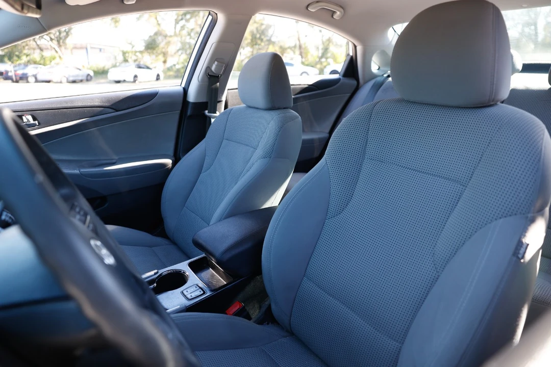 2013 Hyundai Sonata - Image 6 of 12