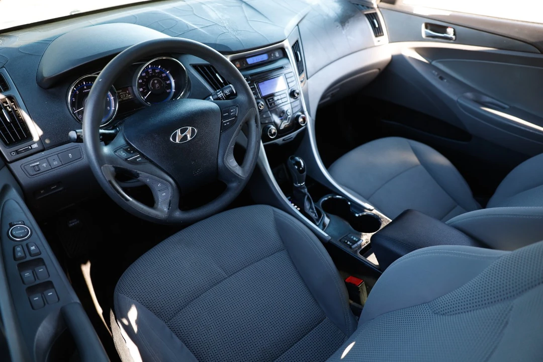 2013 Hyundai Sonata - Image 4 of 12