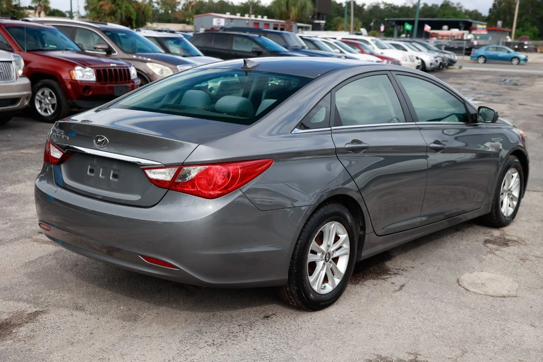 2013 Hyundai Sonata - Image 11 of 12