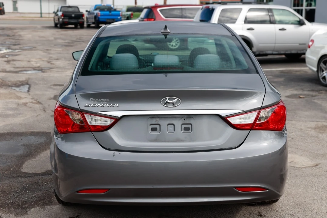 2013 Hyundai Sonata - Image 9 of 12