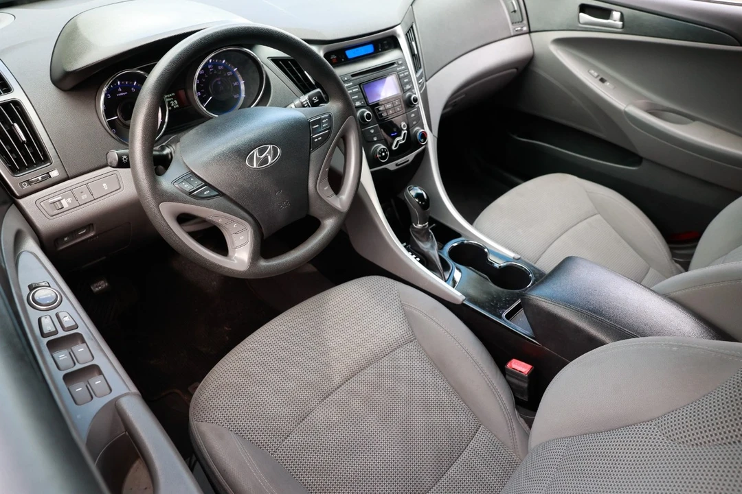 2013 Hyundai Sonata - Image 4 of 12