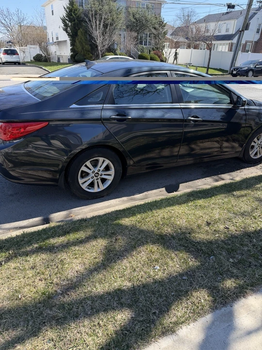 2013 Hyundai Sonata - Image 2 of 3