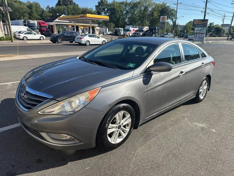 2013 Hyundai Sonata - Image 2 of 12
