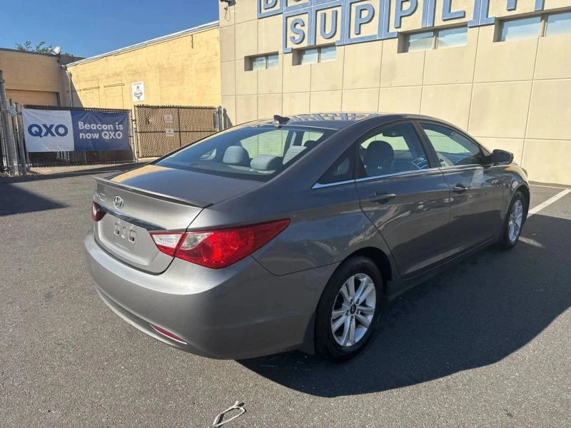 2013 Hyundai Sonata - Image 6 of 12