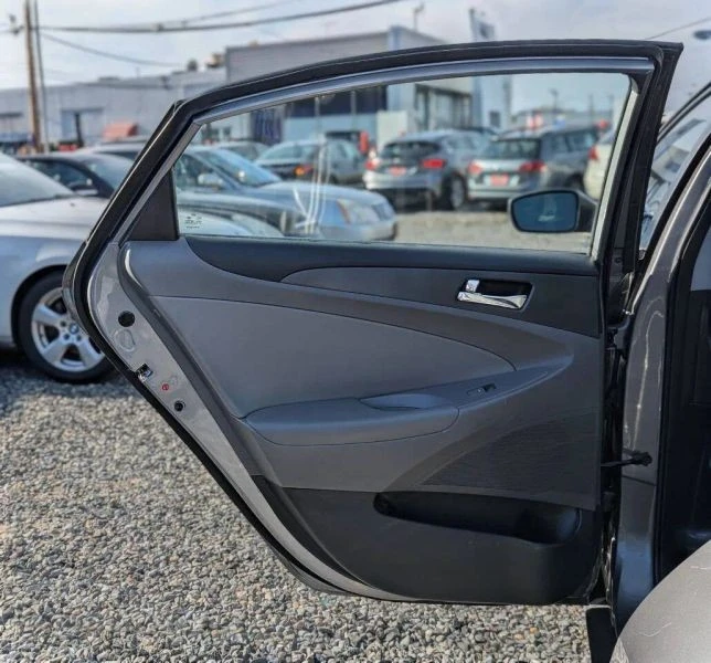 2013 Hyundai Sonata - Image 11 of 12