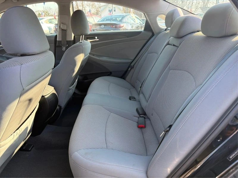 2013 Hyundai Sonata - Image 10 of 12