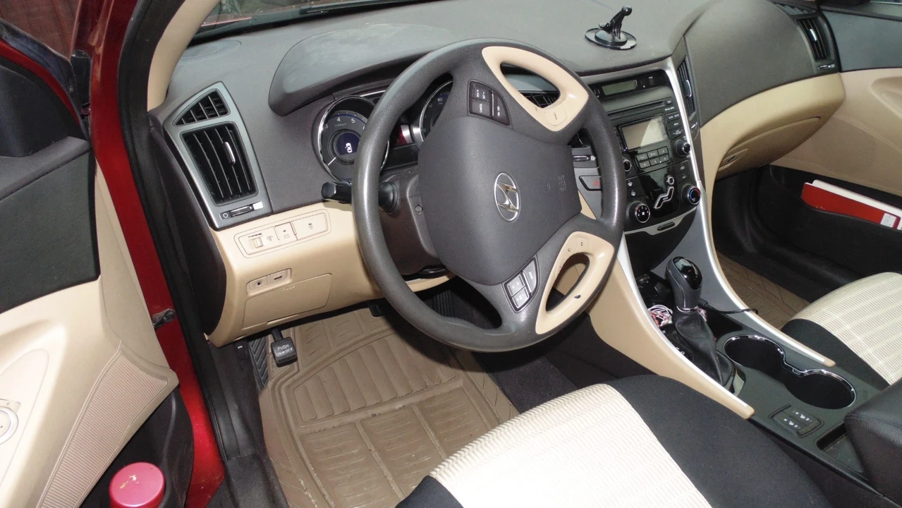 2013 Hyundai Sonata - Image 5 of 8