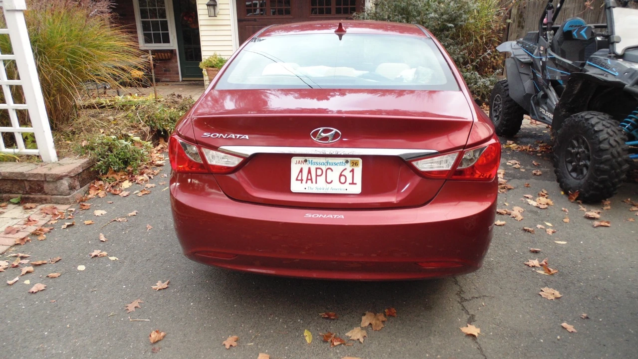 2013 Hyundai Sonata - Image 2 of 8