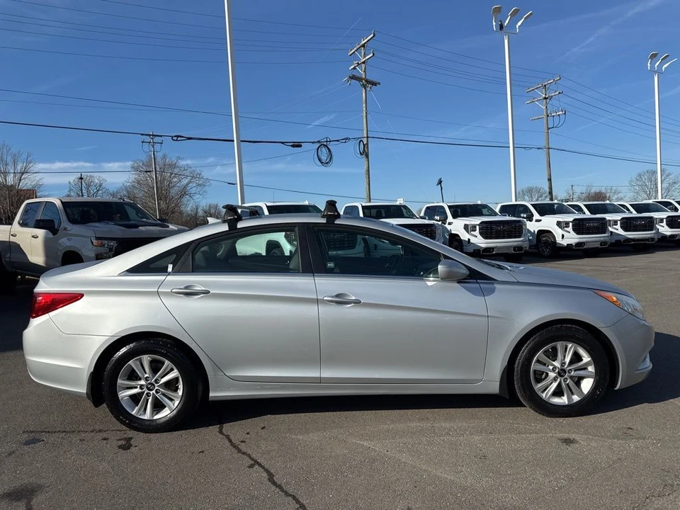 2013 Hyundai Sonata - Image 6 of 12