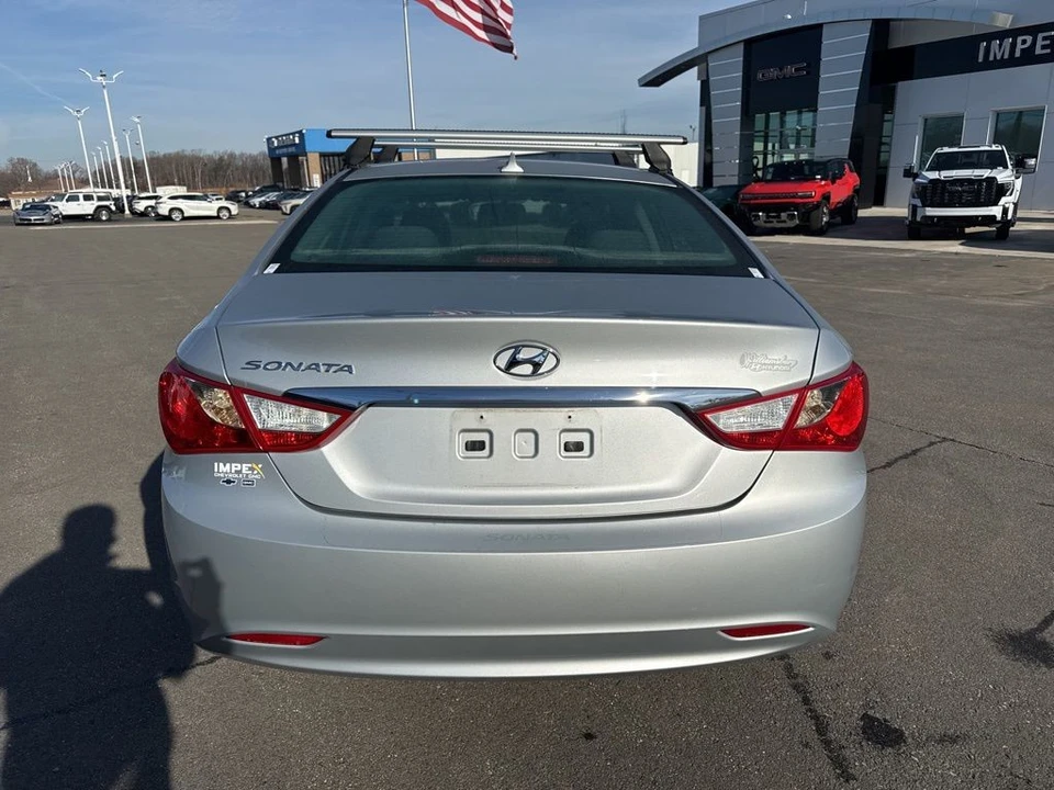 2013 Hyundai Sonata - Image 4 of 12