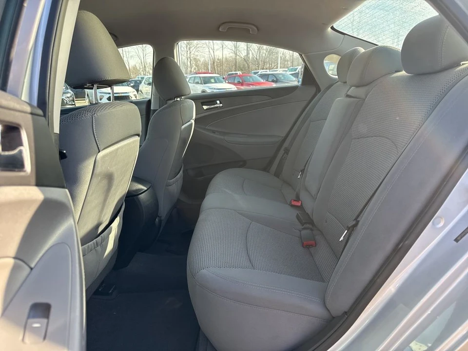 2013 Hyundai Sonata - Image 11 of 12