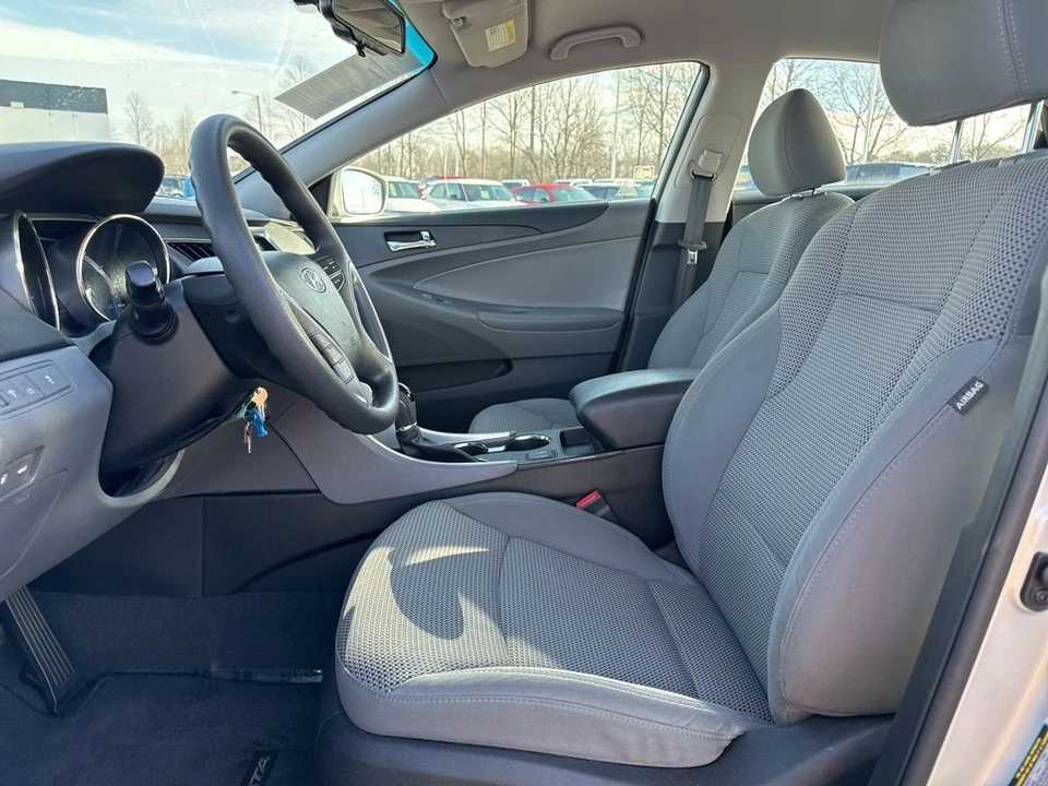 2013 Hyundai Sonata - Image 9 of 12