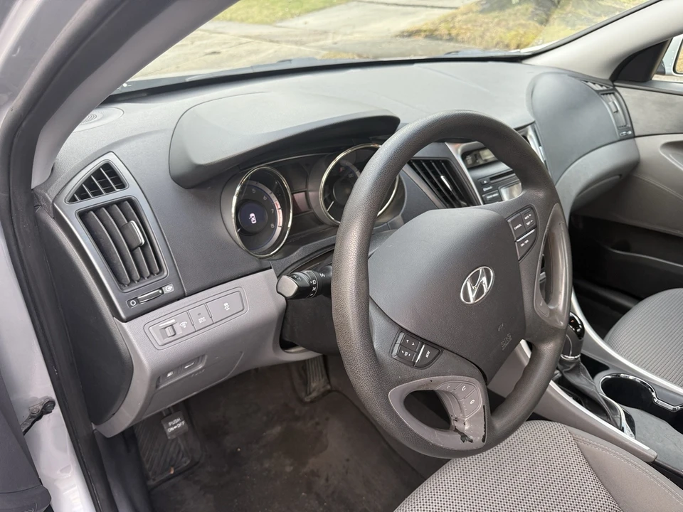 2013 Hyundai Sonata - Image 11 of 18