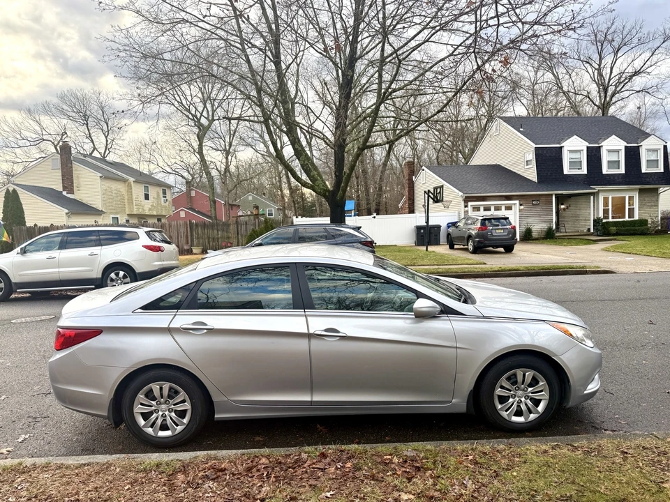 2013 Hyundai Sonata - Image 8 of 18