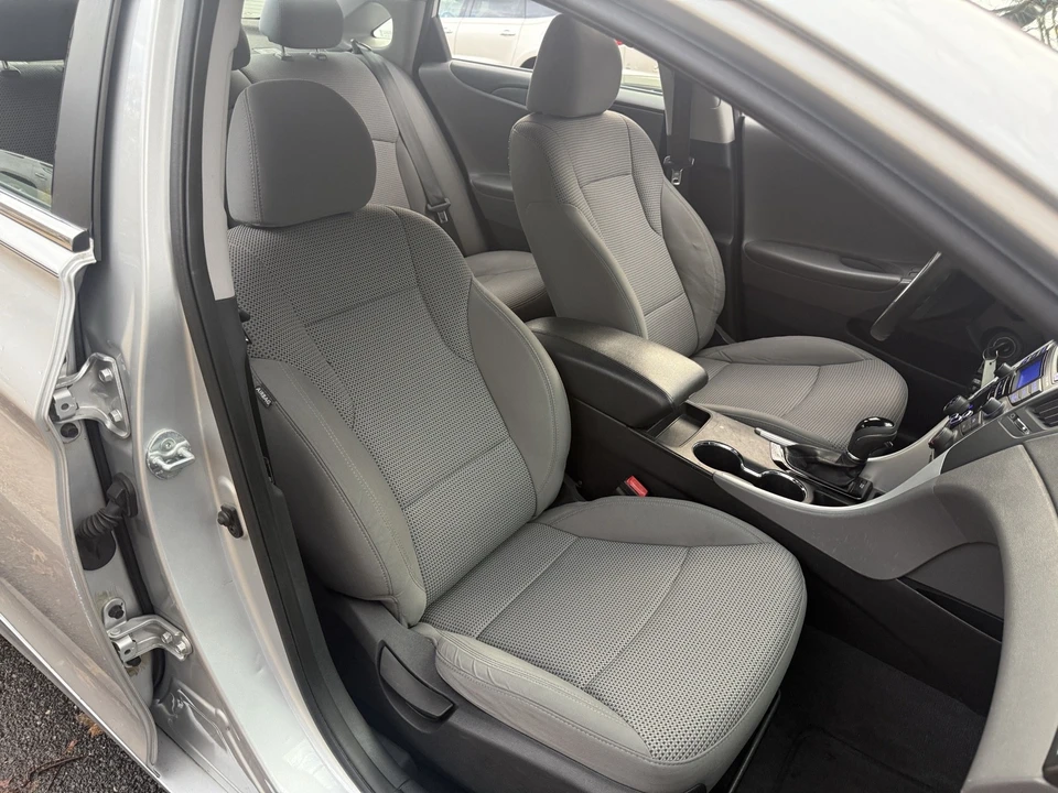 2013 Hyundai Sonata - Image 14 of 18
