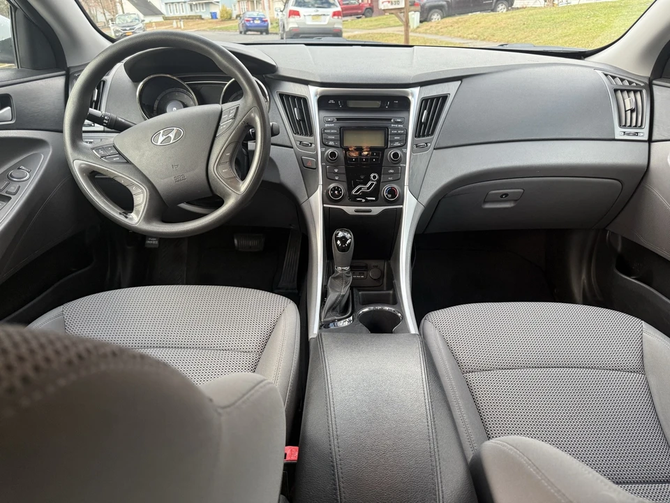 2013 Hyundai Sonata - Image 9 of 18