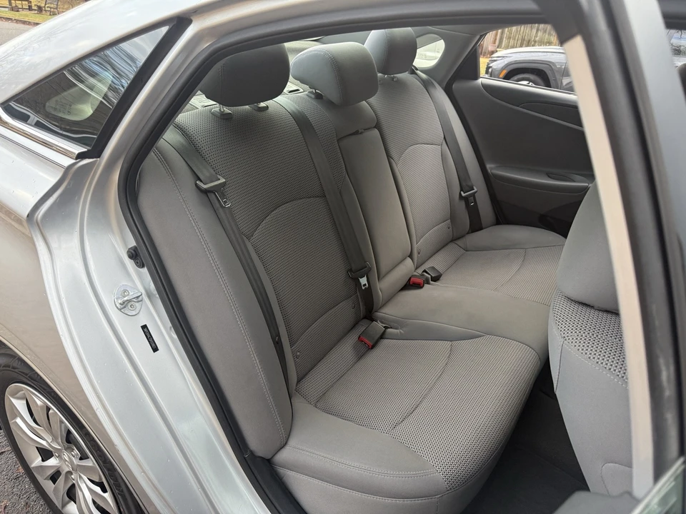 2013 Hyundai Sonata - Image 15 of 18