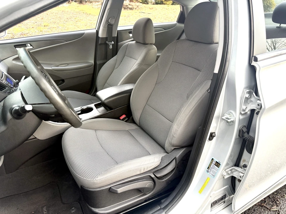 2013 Hyundai Sonata - Image 12 of 18