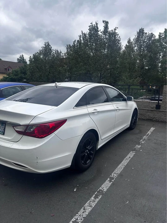2013 Hyundai Sonata - Image 2 of 8