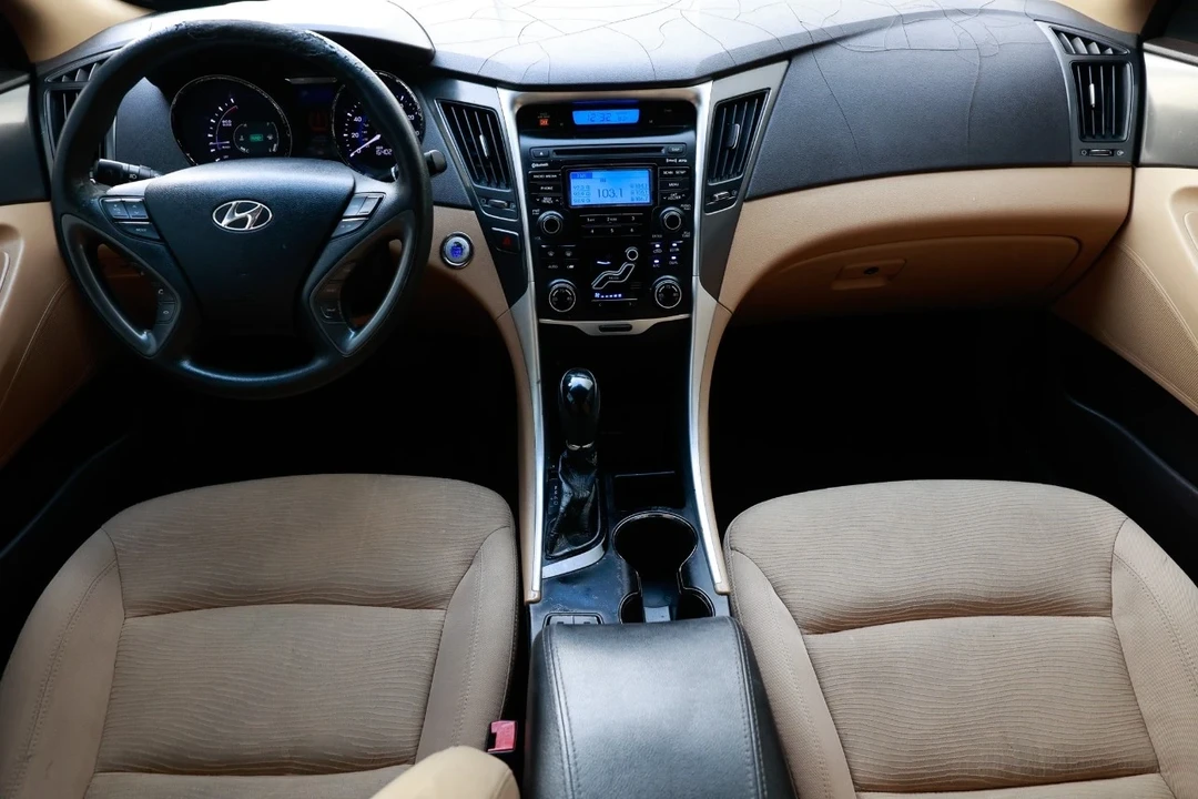 2013 Hyundai Sonata - Image 2 of 21