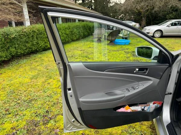 2013 Hyundai Sonata - Image 8 of 9