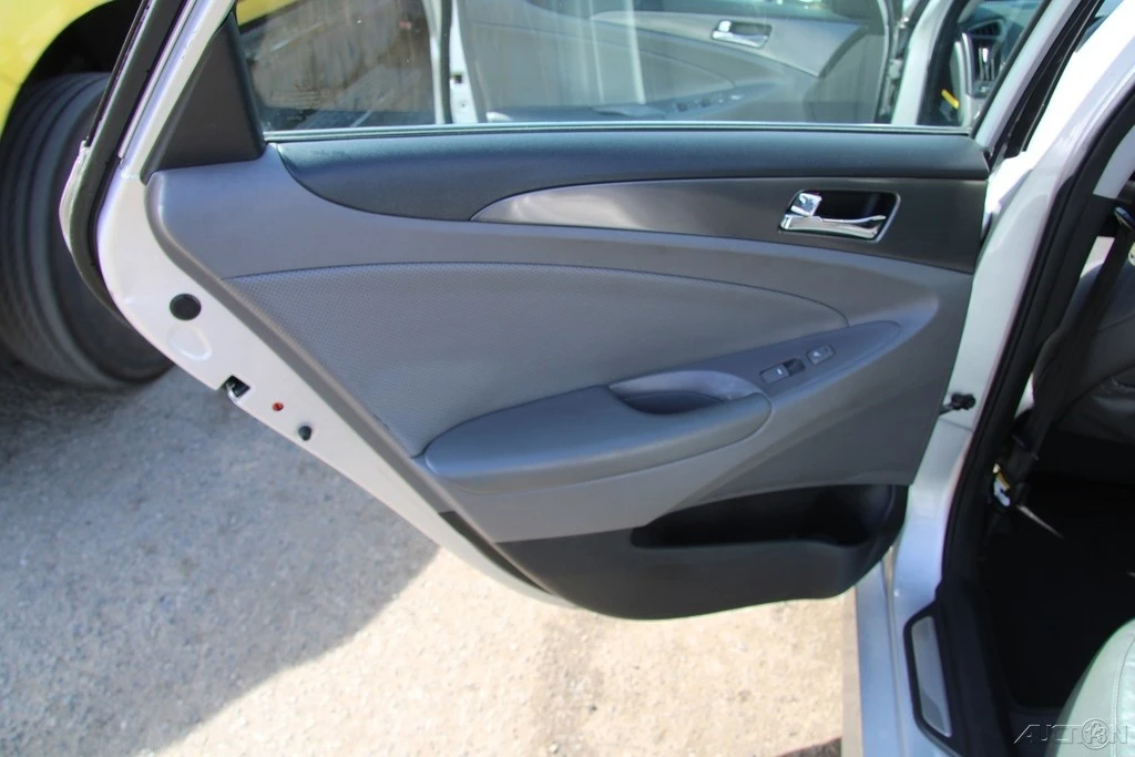 2013 Hyundai Sonata - Image 19 of 21