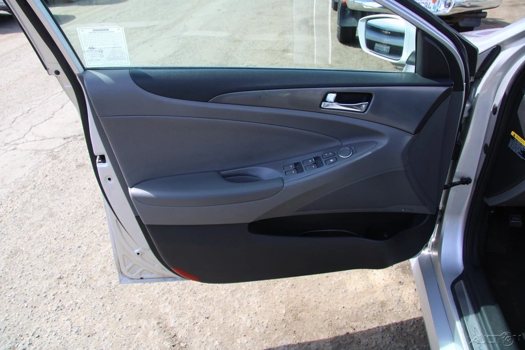 2013 Hyundai Sonata - Image 13 of 21