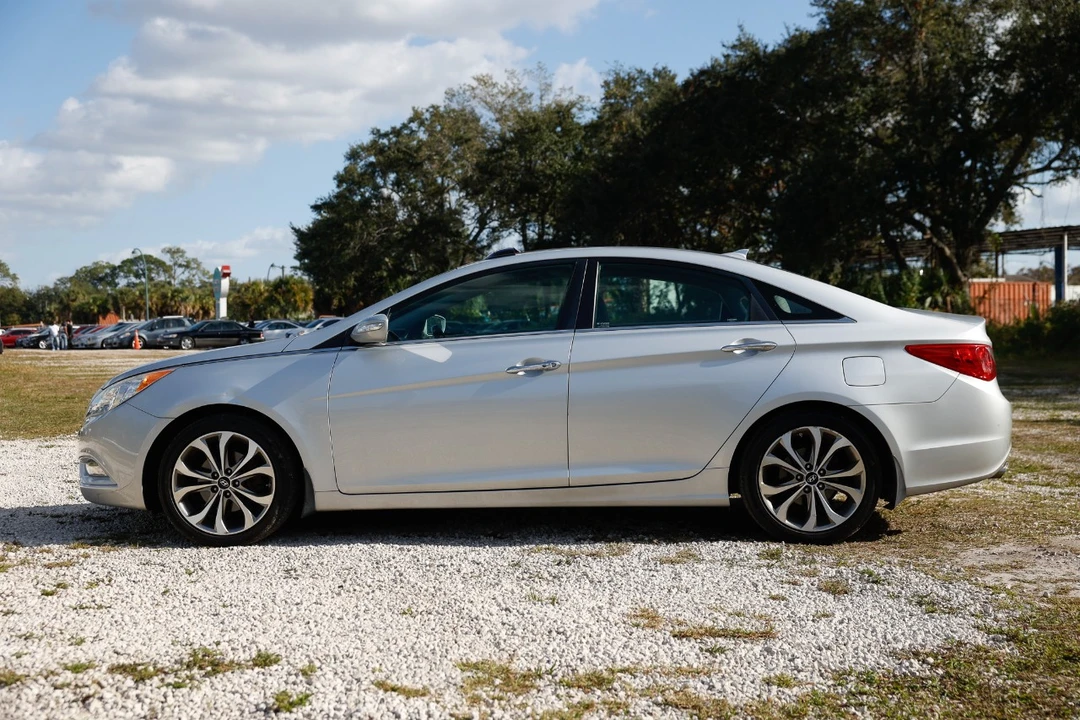 2013 Hyundai Sonata - Image 3 of 12