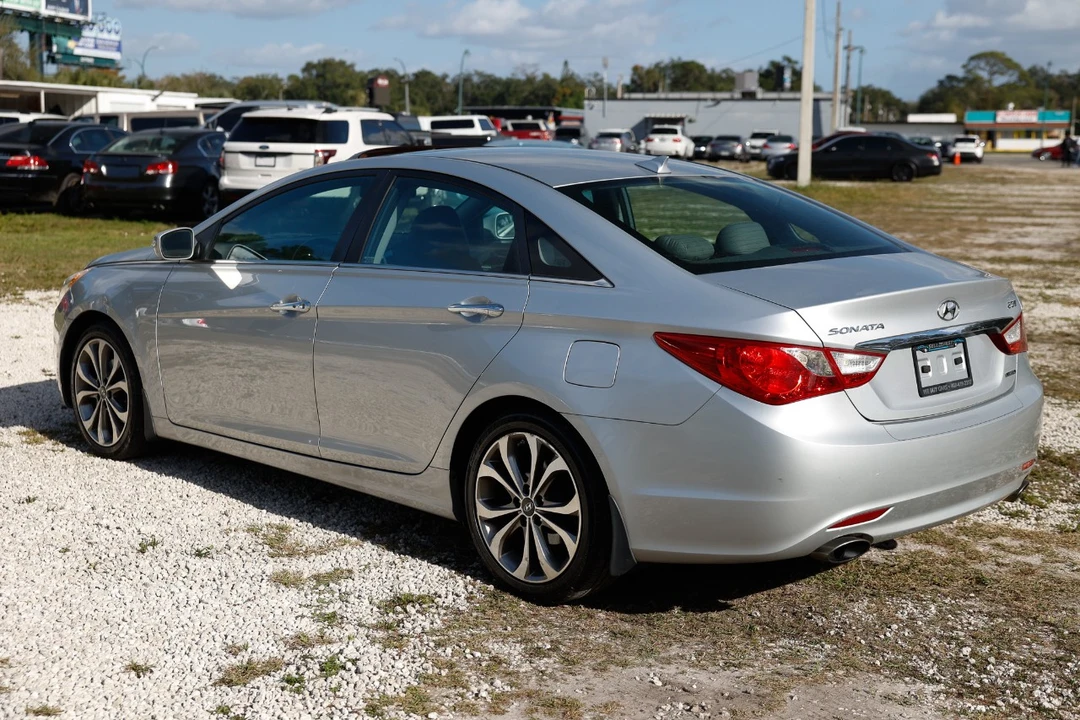 2013 Hyundai Sonata - Image 5 of 12