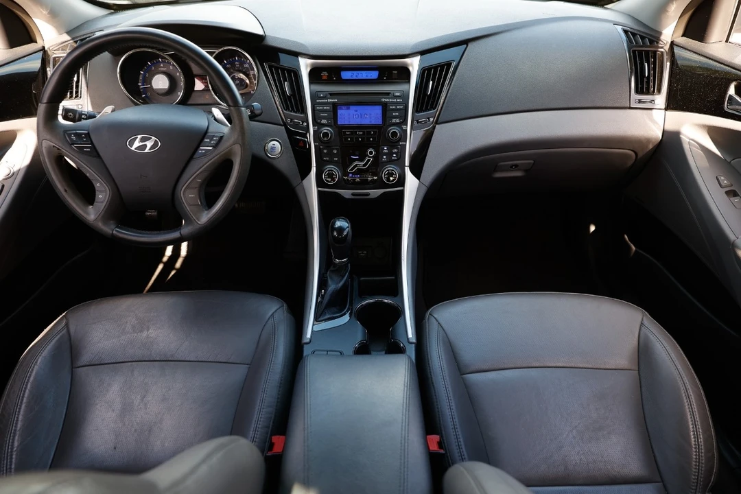 2013 Hyundai Sonata - Image 2 of 21