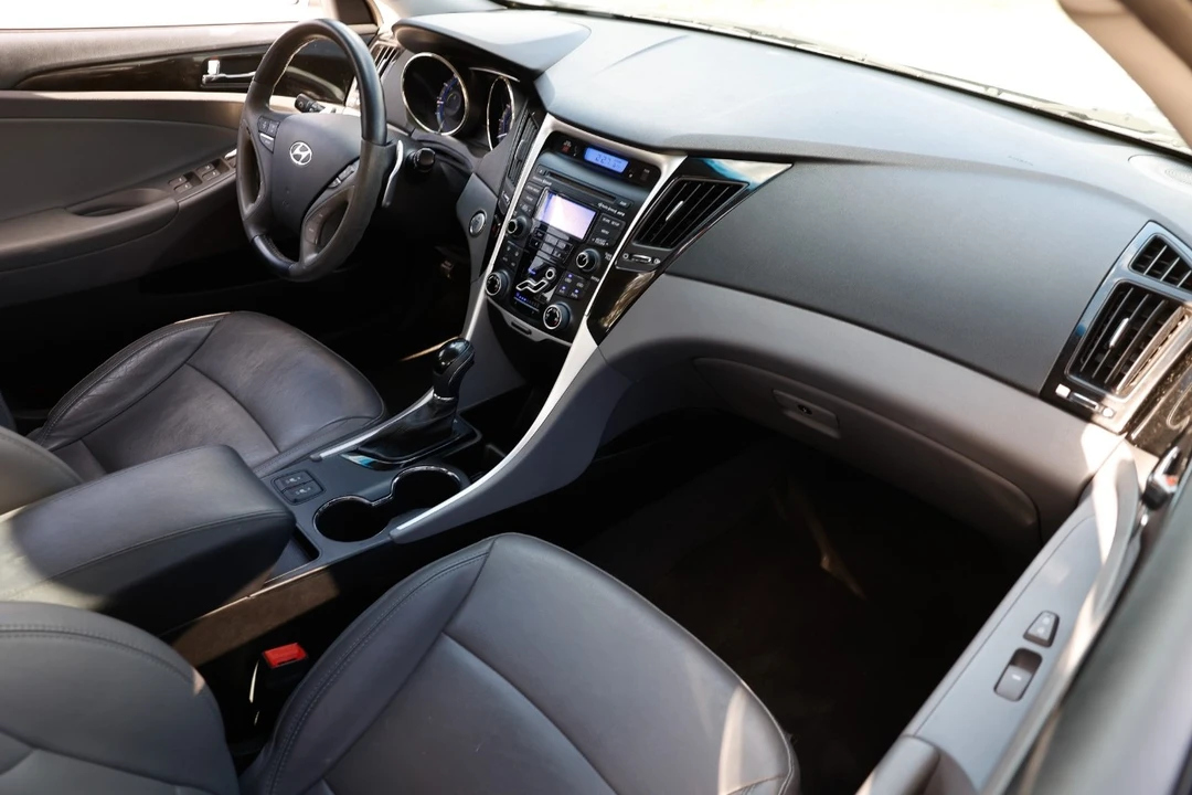 2013 Hyundai Sonata - Image 16 of 21