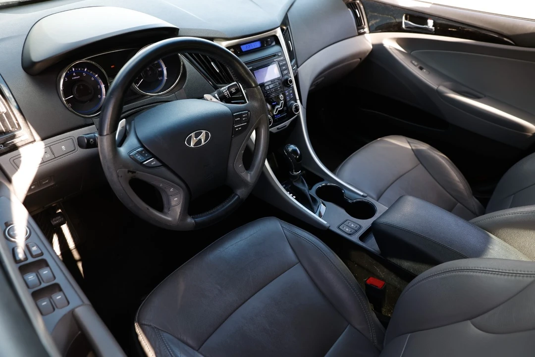 2013 Hyundai Sonata - Image 4 of 21