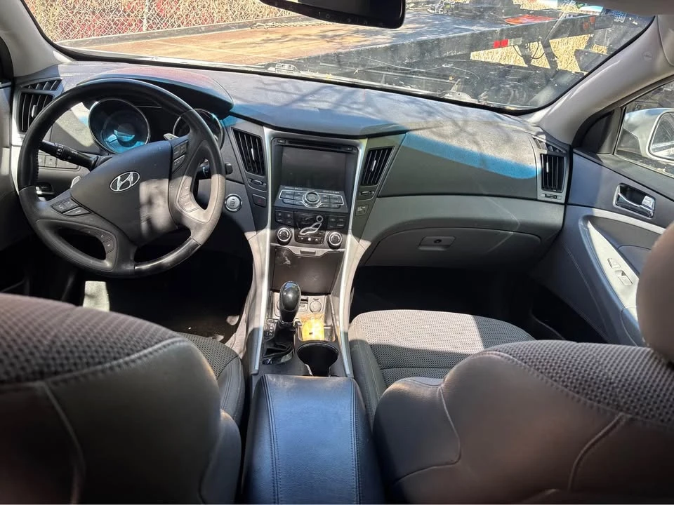 2013 Hyundai Sonata - Image 5 of 9