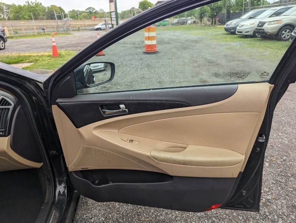 2013 Hyundai Sonata - Image 15 of 21