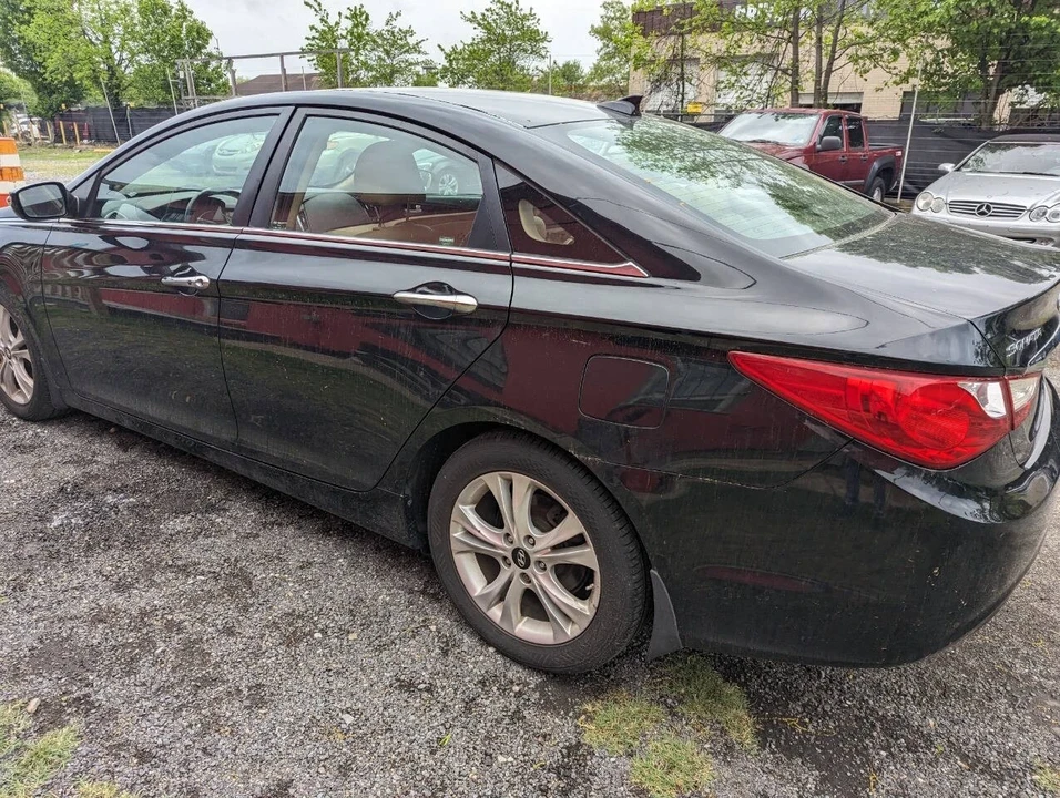 2013 Hyundai Sonata - Image 4 of 12