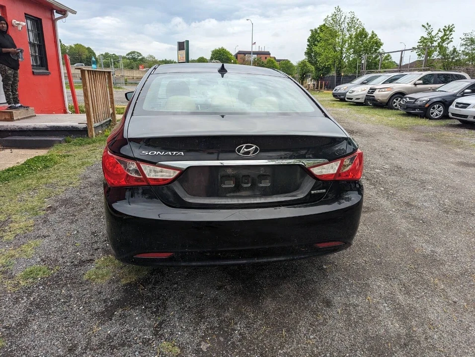 2013 Hyundai Sonata - Image 8 of 12